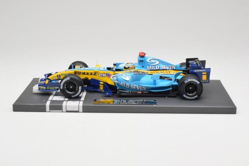 Renault R26 #1 F. Alonso China GP 2006 Minichamps 1:18 117061601 Смола
