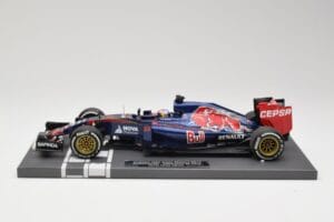 Scuderia Toro Rosso STR10 Renault #33 M. Verstappen Australian GP 2015 Minichamps 1:18 117150033 Смола