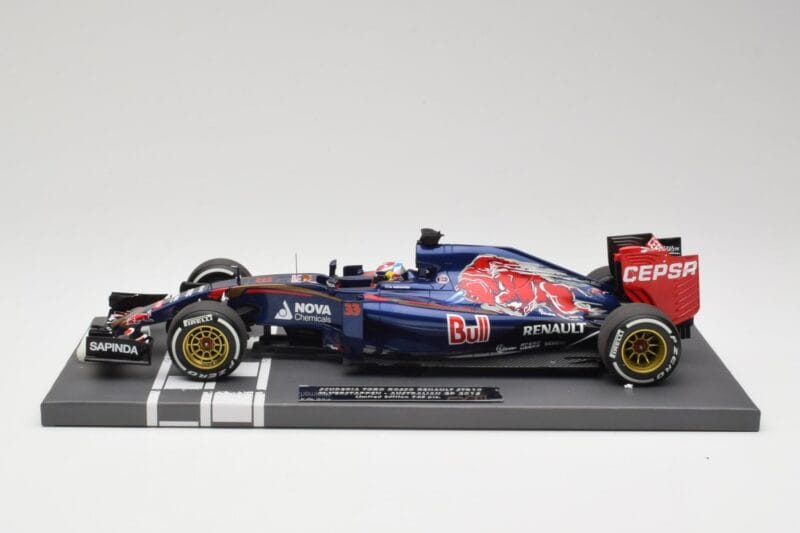 Scuderia Toro Rosso STR10 Renault #33 M. Verstappen Australian GP 2015 Minichamps 1:18 117150033 Смола
