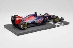 Scuderia Toro Rosso STR10 Renault #33 M. Verstappen Australian GP 2015 Minichamps 1:18 117150033 Смола — снимка 3 от 7