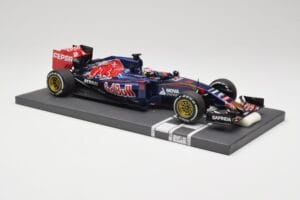 Scuderia Toro Rosso STR10 Renault #33 M. Verstappen Australian GP 2015 Minichamps 1:18 117150033 Смола — снимка 4 от 7