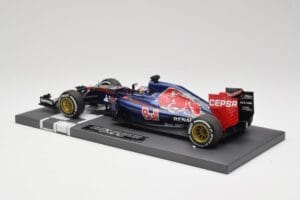 Scuderia Toro Rosso STR10 Renault #33 M. Verstappen Australian GP 2015 Minichamps 1:18 117150033 Смола — снимка 5 от 7