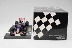 Scuderia Toro Rosso STR10 Renault #33 M. Verstappen Australian GP 2015 Minichamps 1:18 117150033 Смола — снимка 6 от 7