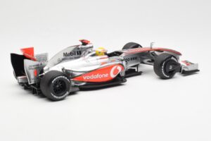 McLaren MP4-24 #1 L. Hamilton 2009 Dealer Edition Minichamps 1:18 503091801 Метал — снимка 2 от 6