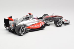 McLaren MP4-25 Vodafone #1 J. Button F1 2010 Minichamps 1:18 530101871-R1 Метал — снимка 2 от 7