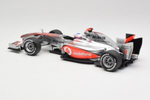 McLaren MP4-25 Vodafone #1 J. Button F1 2010 Minichamps 1:18 530101871-R1 Метал — снимка 5 от 7