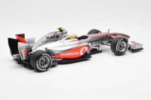 Vodafone McLaren Mercedes MP4-25 #3 L. Hamilton F1 Showcar 2010 Minichamps 1:18 530101872 Метал — снимка 2 от 6