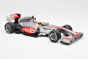 Vodafone McLaren Mercedes MP4-25 #3 L. Hamilton F1 Showcar 2010 Minichamps 1:18 530101872 Метал — снимка 4 от 6