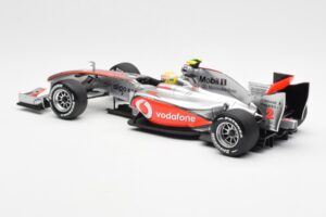 Vodafone McLaren Mercedes MP4-25 #3 L. Hamilton F1 Showcar 2010 Minichamps 1:18 530101872 Метал — снимка 5 от 6