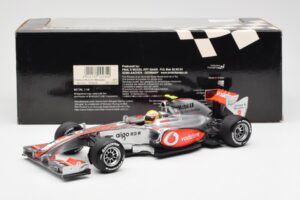 Vodafone McLaren Mercedes MP4-25 #3 L. Hamilton F1 Showcar 2010 Minichamps 1:18 530101872 Метал — снимка 6 от 6
