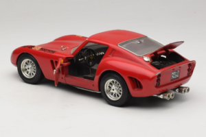 Ferrari 250 GTO Червен Bburago 1:18 B003 Метал — снимка 5 от 8
