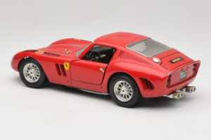 Ferrari 250 GTO Червен Bburago 1:18 B003 Метал — снимка 7 от 8