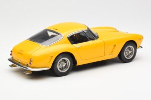 Ferrari 250 GT SWB Жълт CMC 1:18 M-054 Метал — снимка 2 от 6