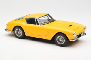 Ferrari 250 GT SWB Жълт CMC 1:18 M-054 Метал — снимка 4 от 6