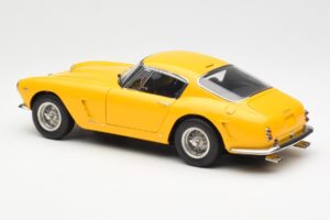 Ferrari 250 GT SWB Жълт CMC 1:18 M-054 Метал — снимка 5 от 6