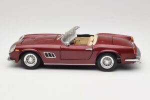 Ferrari 250 GT California Spider LWB Тъмночервен Hot Wheels 1:18 25727 Метал — снимка 4 от 8