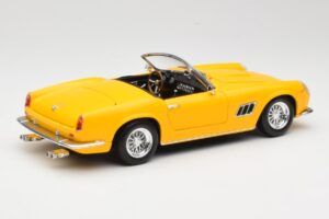 Ferrari 250 GT California Spider Жълт Hot Wheels 1:18 23905 Метал — снимка 3 от 8