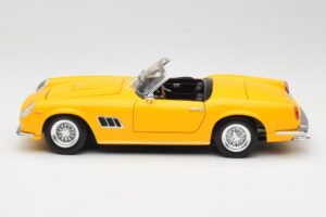 Ferrari 250 GT California Spider Жълт Hot Wheels 1:18 23905 Метал — снимка 4 от 8