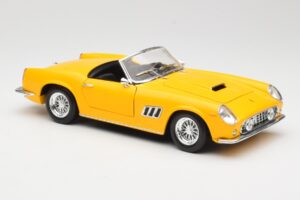 Ferrari 250 GT California Spider Жълт Hot Wheels 1:18 23905 Метал — снимка 6 от 8