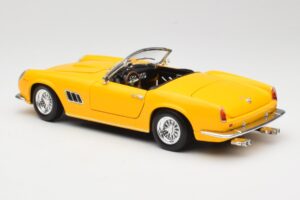 Ferrari 250 GT California Spider Жълт Hot Wheels 1:18 23905 Метал — снимка 7 от 8
