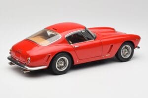Ferrari 250 GT SWB Червен CMC 1:18 M-046 Метал — снимка 2 от 6