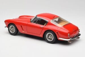 Ferrari 250 GT SWB Червен CMC 1:18 M-046 Метал — снимка 5 от 6