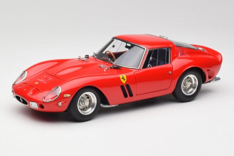 Ferrari 250 GTO London Show Червен CMC 1:18 M-256 Метал