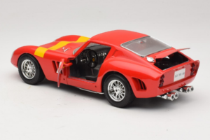 Ferrari 250 GTO #17 Bburago Sammlerborse Червен Bburago 1:18 3007-P1 Метал — снимка 5 от 8