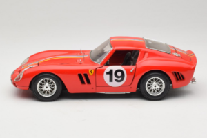 Ferrari 250 GTO #19 Червен Ивици 1962 Bburago 1:18 3011-P3 Метал — снимка 4 от 8
