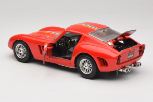 Ferrari 250 GTO #19 Червен Ивици 1962 Bburago 1:18 3011-P3 Метал — снимка 5 от 8