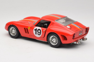 Ferrari 250 GTO #19 Червен Ивици 1962 Bburago 1:18 3011-P3 Метал — снимка 7 от 8
