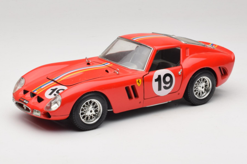 Ferrari 250 GTO #19 Червен Ивици 1962 Bburago 1:18 3011-P3 Метал