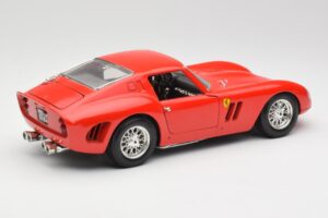 Ferrari 250 GTO Червен Bburago 1:18 3011 Метал — снимка 3 от 8