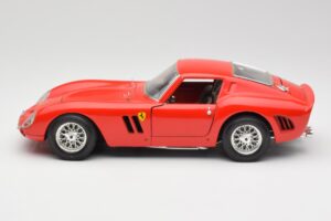 Ferrari 250 GTO Червен Bburago 1:18 3011 Метал — снимка 4 от 8