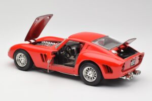 Ferrari 250 GTO Червен Bburago 1:18 3011 Метал — снимка 5 от 8