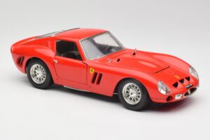 Ferrari 250 GTO Червен Bburago 1:18 3011 Метал — снимка 6 от 8