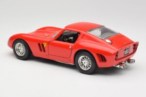 Ferrari 250 GTO Червен Bburago 1:18 3011 Метал — снимка 7 от 8