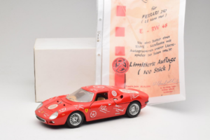 Ferrari 250 LM Червено-Бял Essen Autographs Ограничена Серия Bburago 1:18 3033-P4 Метал — снимка 8 от 8