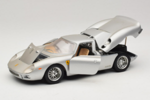 Ferrari 250 LM Сребрист Bburago 1:18 3033-S1 Метал — снимка 2 от 8