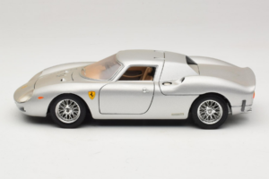Ferrari 250 LM Сребрист Bburago 1:18 3033-S1 Метал — снимка 4 от 8