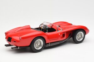 Ferrari 250 Testa Rossa Pontoon Fender Червен CMC 1:18 M-071 Метал — снимка 2 от 6