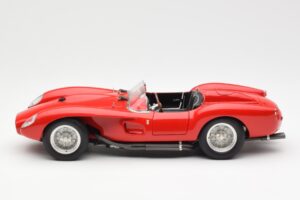 Ferrari 250 Testa Rossa Pontoon Fender Червен CMC 1:18 M-071 Метал — снимка 3 от 6
