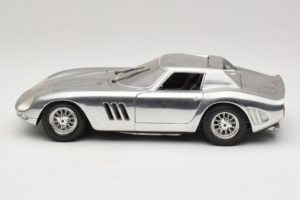 Ferrari 275 GTB Chrome Сребрист Guiloy 1:18 B004 Метал — снимка 4 от 8