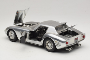 Ferrari 275 GTB Chrome Сребрист Guiloy 1:18 B004 Метал — снимка 5 от 8