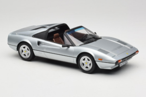Ferrari 308 GTS Сребърен Norev 1:18 187934 Метал — снимка 5 от 7