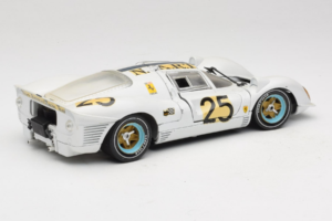 Ferrari 330 P4 #25 Бял Revell 1:18 48845 Метал — снимка 3 от 8