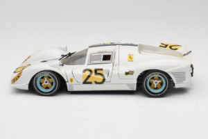 Ferrari 330 P4 #25 Бял Revell 1:18 48845 Метал — снимка 4 от 8