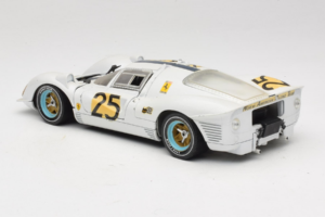 Ferrari 330 P4 #25 Бял Revell 1:18 48845 Метал — снимка 7 от 8