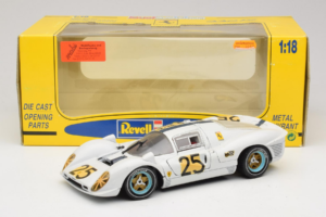 Ferrari 330 P4 #25 Бял Revell 1:18 48845 Метал — снимка 8 от 8