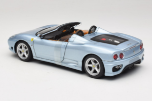 Ferrari 360 Spider Синьо The Italian Job Hot Wheels 1:18 P9905 Метал — снимка 5 от 6